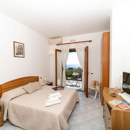 Le Nereidi Couette-café 3*